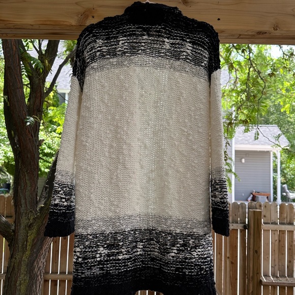 Anthropologie NWOT Akemi + Kin Black White Ombré Chunky Knit Cardigan - Picture 8 of 16